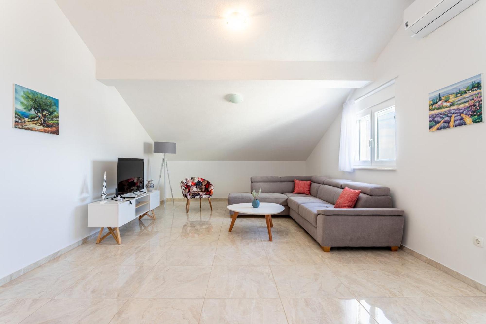 Villa Ana Perfect For Families With Kids And Groups,House With Heated Pool Podstrana Dış mekan fotoğraf