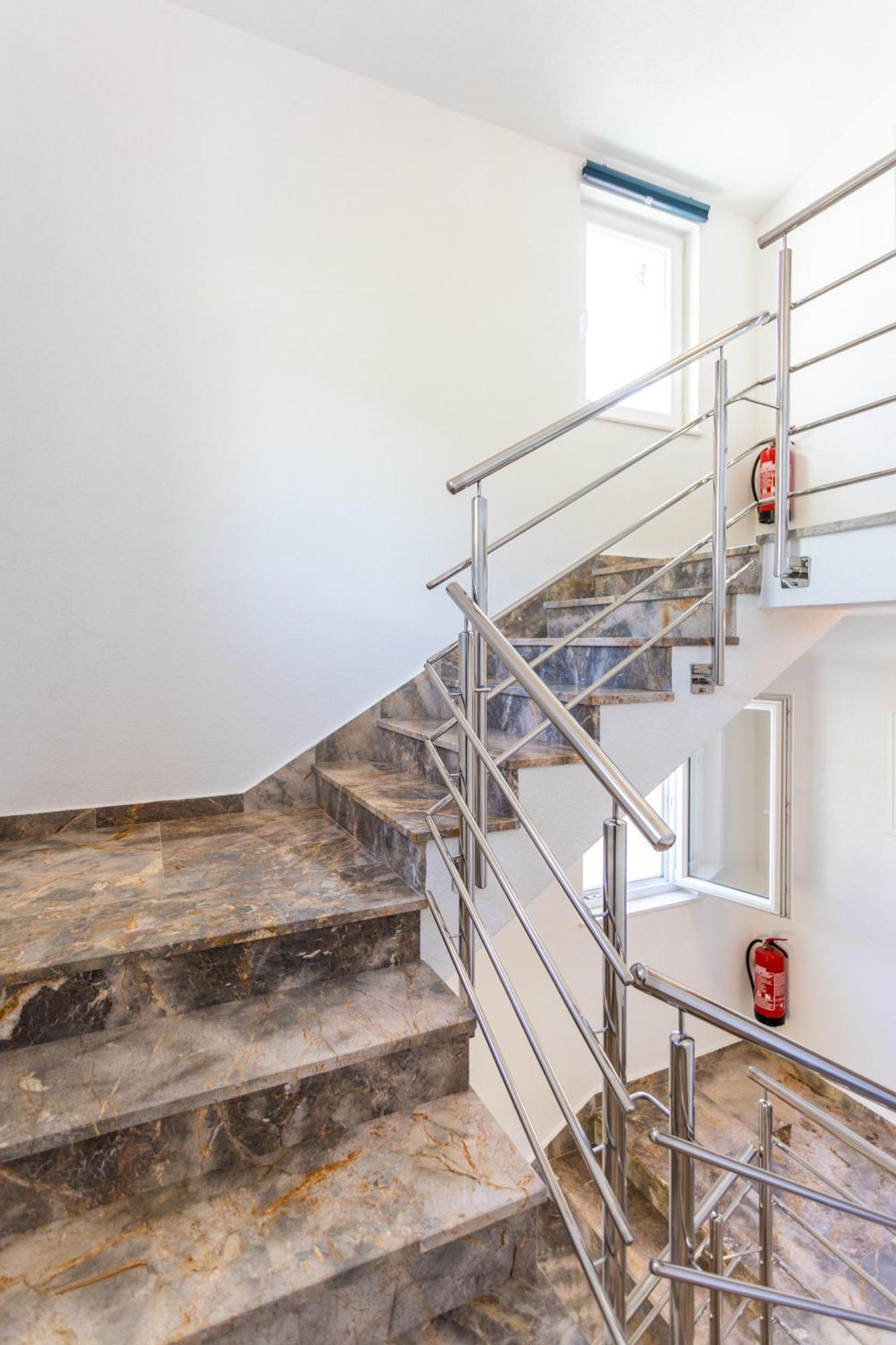 Villa Ana Perfect For Families With Kids And Groups,House With Heated Pool Podstrana Dış mekan fotoğraf